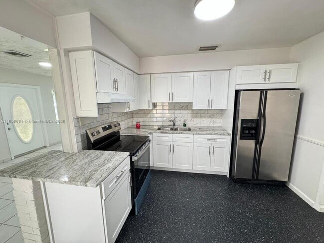 Building Photo - 3 bedroom in Hollywood FL 33023