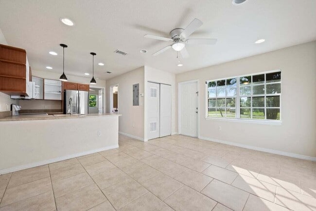 Building Photo - 1875 45th Ave