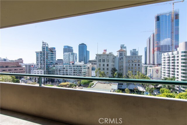 Building Photo - 600 W 9th St