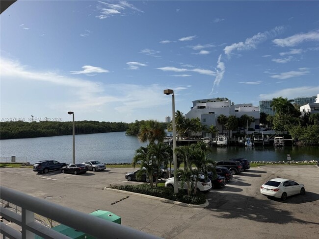 Building Photo - 400 Kings Point Dr