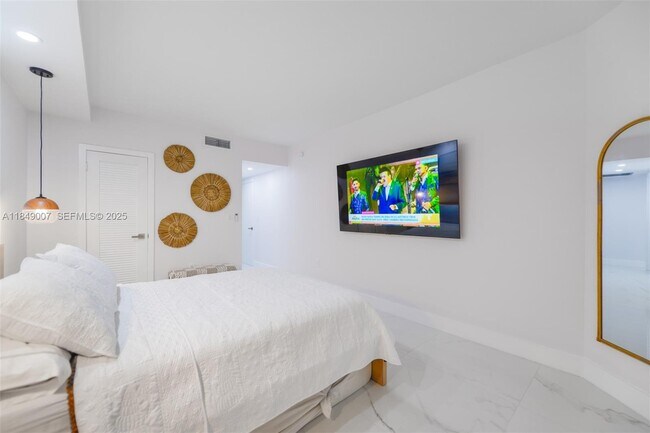 Building Photo - 1950 S Ocean Dr