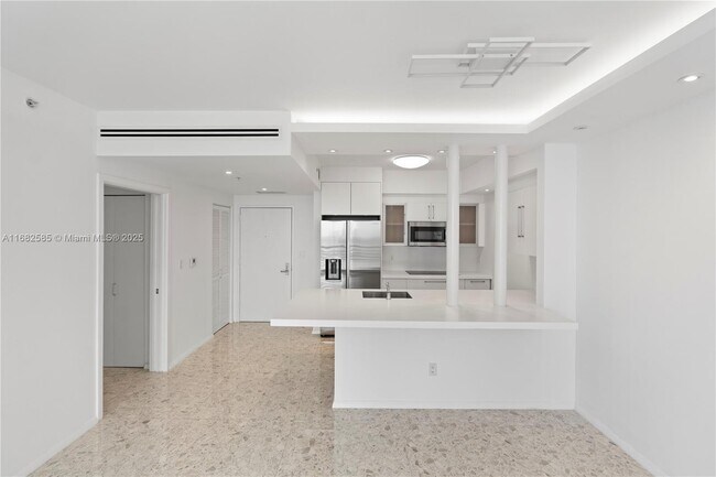 Building Photo - 325 S Biscayne Blvd