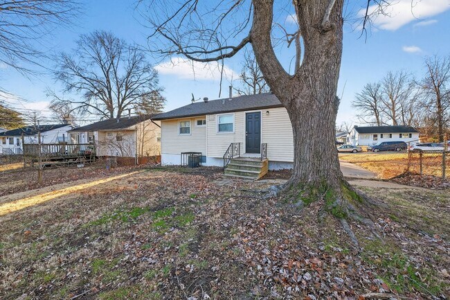 Building Photo - Spacious 3-Bedroom Home for Rent – Section 8 Welcome!