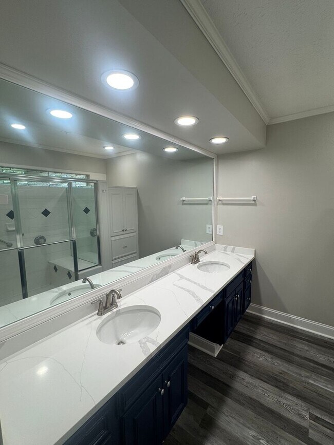 Building Photo - Arrowhead One Level