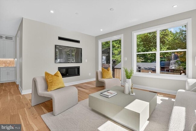 Building Photo - 5310 Cathedral Ave NW