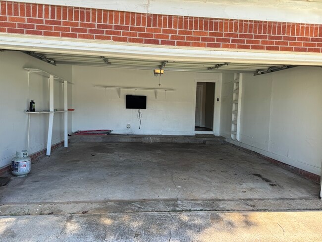 Building Photo - 203 W Carolanne Blvd