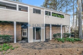 Building Photo - FRESHLY UPDATED CONDO in a PRIME RALEIGH LOCATION! 2 Bed w/ 2 en suite Bathrooms