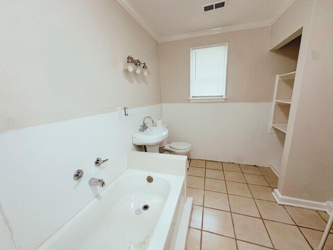 Building Photo - 29223 AR-84