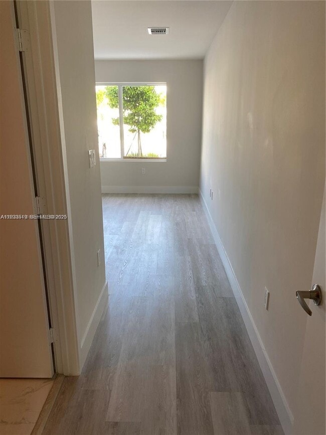 Building Photo - 2535 NE 193rd St