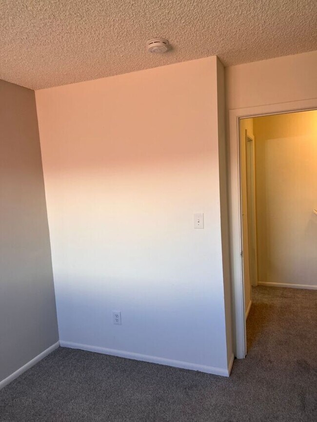 Building Photo - Spacious Three Bedroom Townhome in Westmin...
