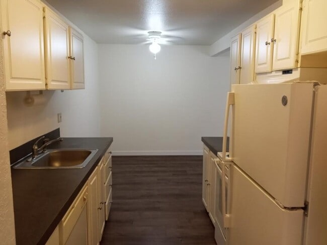 Building Photo - Windinbrook Apartments