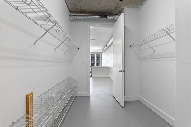 Building Photo - 150 E Robinson St