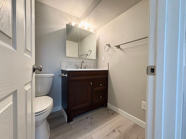 Building Photo - 330-332 S 1080 E