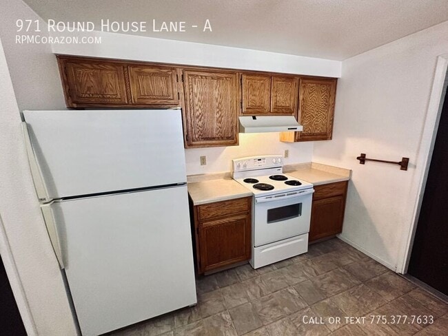 Building Photo - 971 Round House Ln