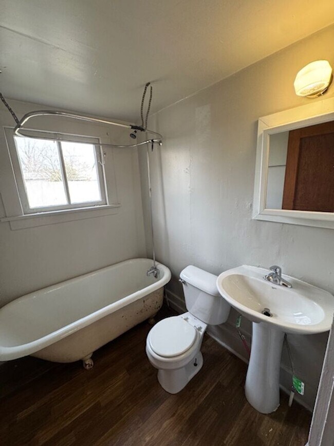 Building Photo - 420 Maxine Dr