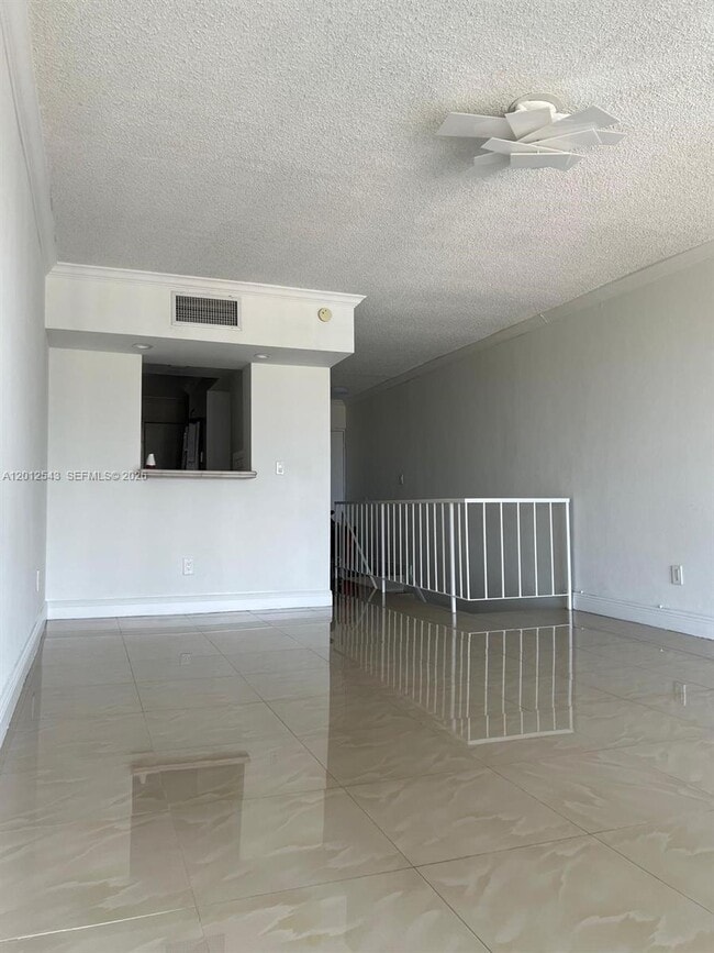 Building Photo - 9210 Fontainebleau Blvd