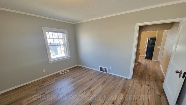 Building Photo - 700 S Hawthorne Ave