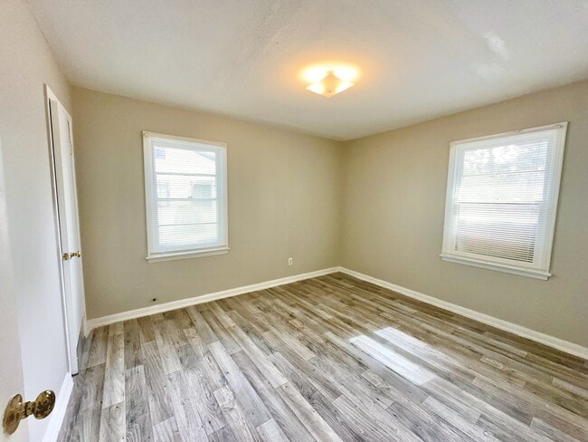 Building Photo - 825 Bethune St