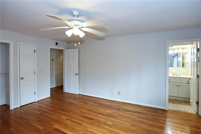 Building Photo - 115 Biscayne Dr NW