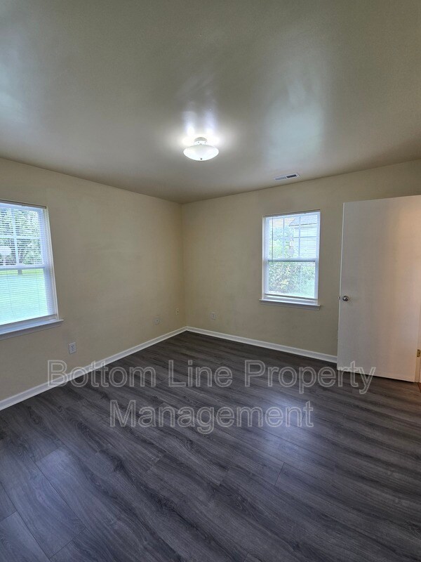 Building Photo - 5326 Eaton Cir
