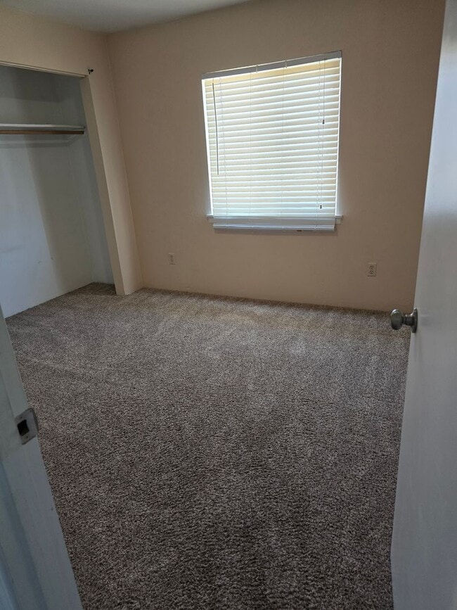 Building Photo - 3 bed 1 bath  Home for Rent in Grants Pass