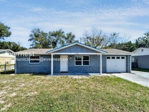 Building Photo - 2 Bed/1 Bath Home with Garage / Pet-Friendly / Coming Soon!