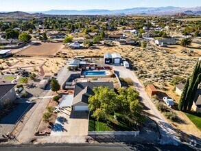 Building Photo - Horse Property!  Private Pool!  Land!