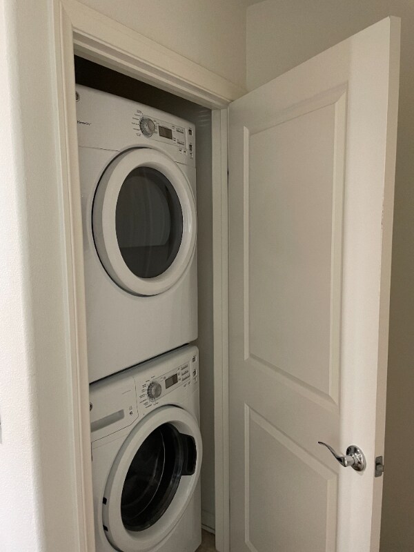 Building Photo - 335 N Fenimore Ave