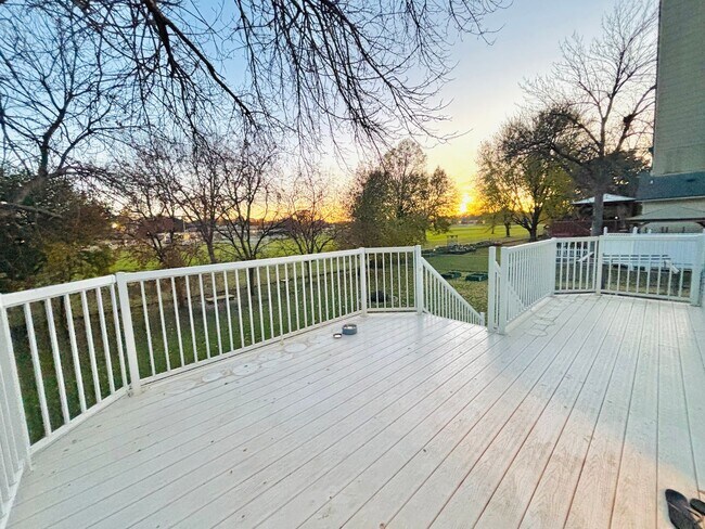 Building Photo - Hidden Gem!  4bed 2bath Single Family Home...