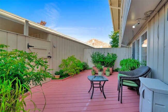 Building Photo - 5851 Doliver Dr