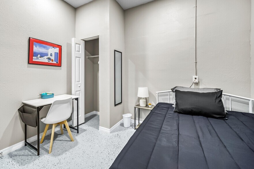 Building Photo - 5260 Ramona Blvd