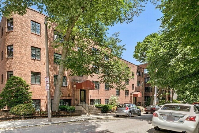 Building Photo - 69 Strathmore Rd