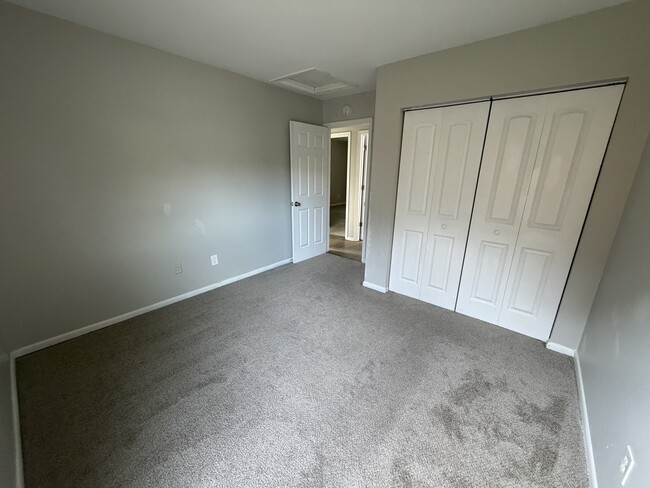 Building Photo - 1455 Longdale Dr