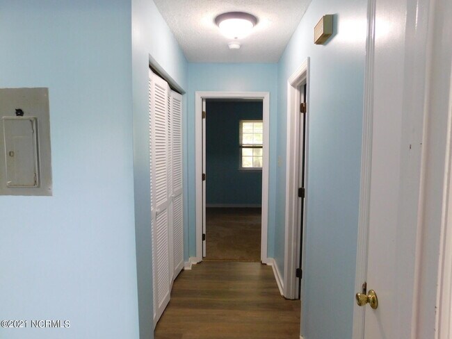 Building Photo - 201 Shipman Rd