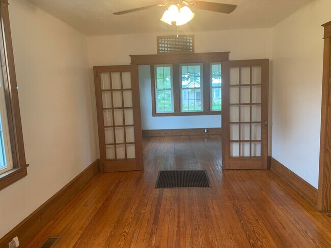 Building Photo - 2243 Sunset Ln