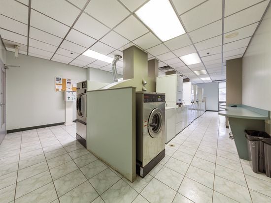 Building Photo - 70 W Huron St