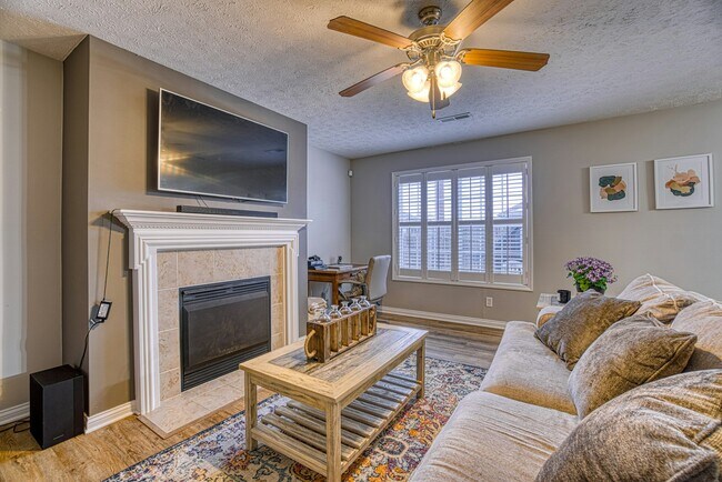 Building Photo - 4880 Imperial Dr