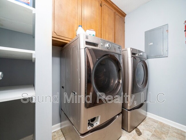 Building Photo - 3600 Ladywood Ct