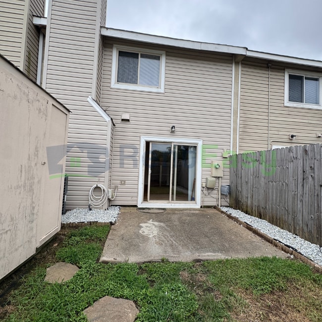 Building Photo - 3606 Chimney Creek Dr