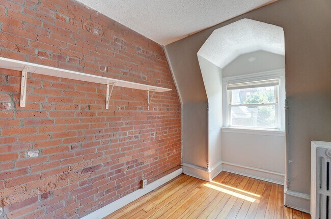 Primary Photo - 65 Edgewood Ave