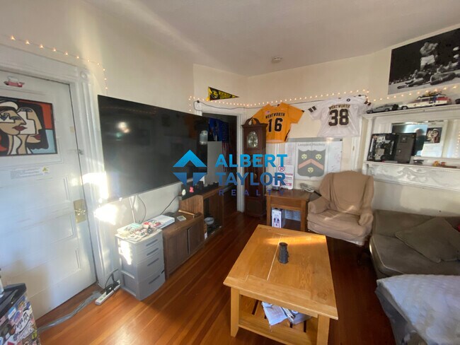 Building Photo - 34 Darling St
