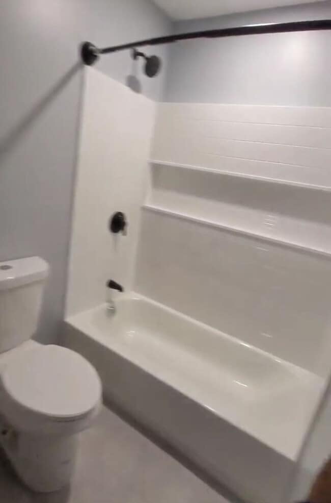 Building Photo - 81 Luna St