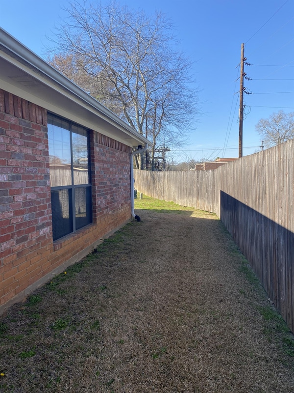 Building Photo - 640 Canada St