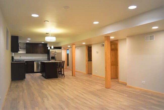 Building Photo - 338 S Oak Park Ave