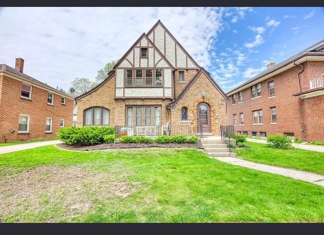 Building Photo - 533 N 63rd St