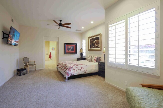 Building Photo - 413 White Horse Trail
