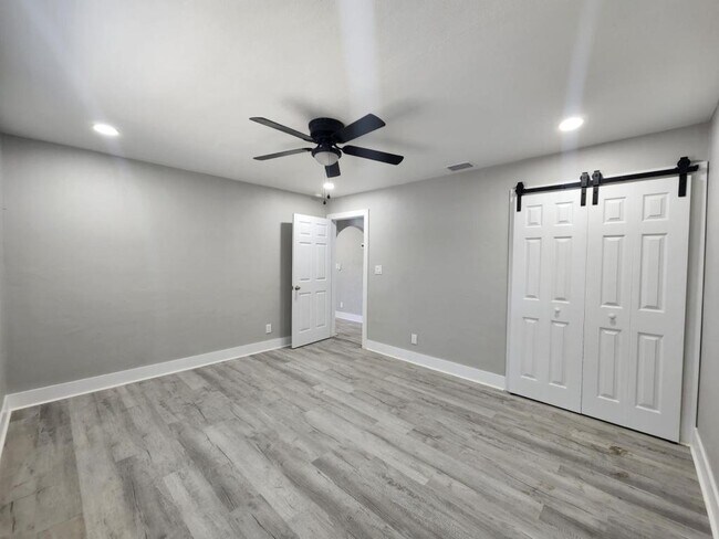 Building Photo - 2422 23rd St S