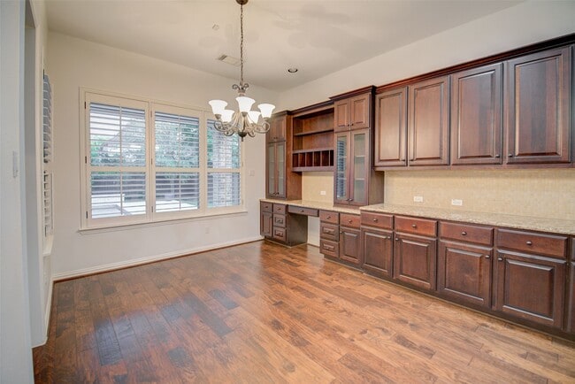Building Photo - 158 N Almondell Way
