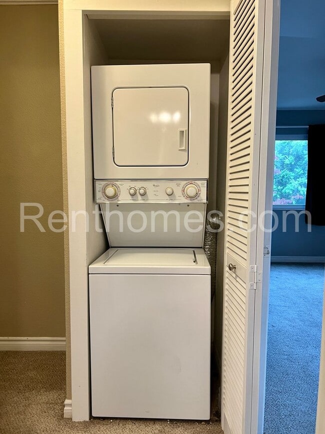 Building Photo - 9929 Azuaga St