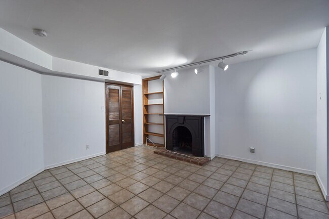 Building Photo - 936 P St NW